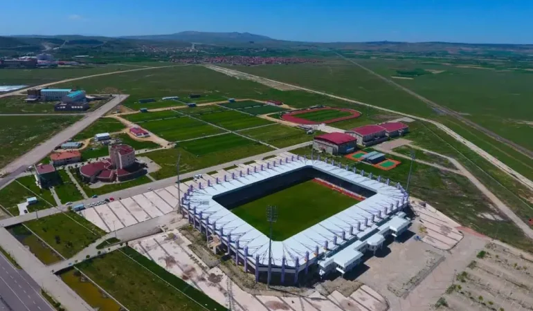 sondakika-spor-afyonspor-–-eskisehirspor-macinda-tribun-krizi:-2-bin-koltuk-sahaya-firlatildi