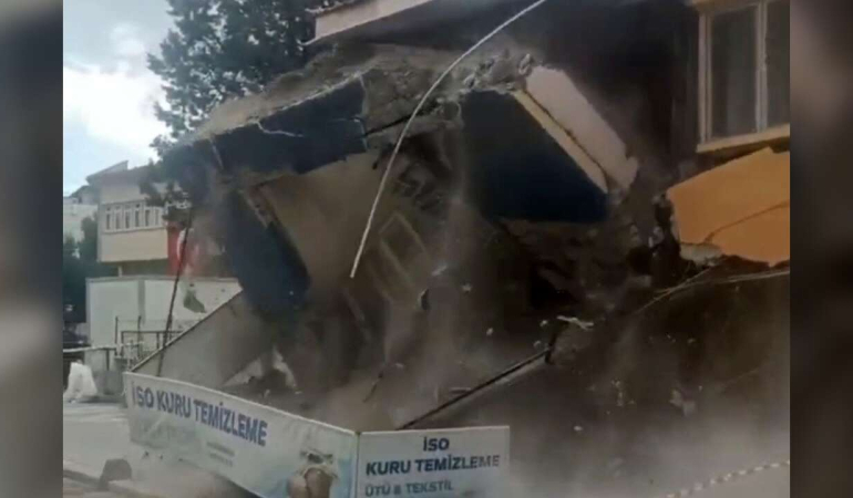 sondakika-balikesir-sindirgi’da-deprem-hasarli-bina-kendiliginden-yikildi