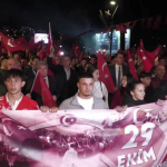 cumhuriyet-bayrami’nin-coskusu-izmir’de-350-metrelik-bayrakla-kutlandi