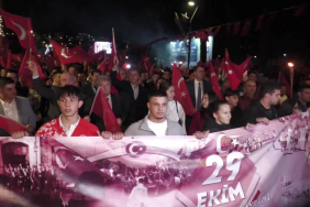 cumhuriyet-bayrami’nin-coskusu-izmir’de-350-metrelik-bayrakla-kutlandi